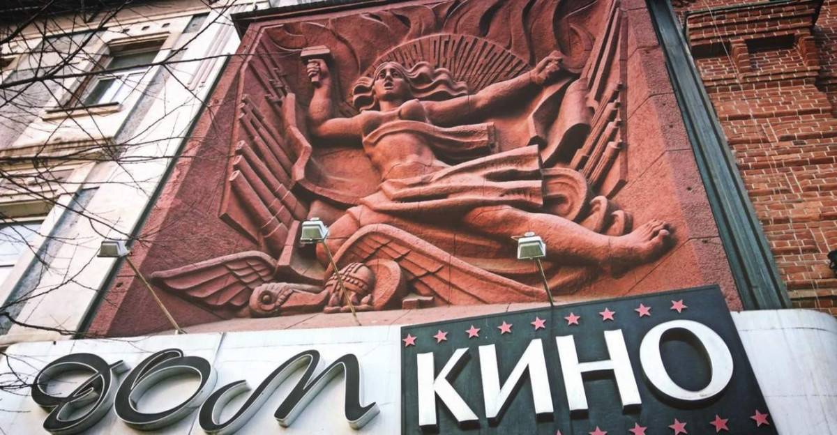 Скульптуры, горельеф и панно – женские образы на улицах Красноярска